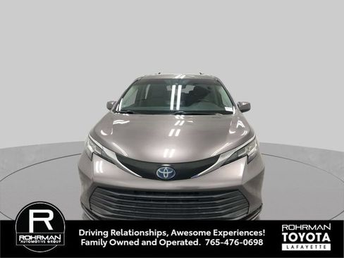 Used 2021 Toyota Sienna LE w/ LE Plus Package FWD image 10