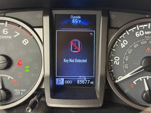 Used 2018 Toyota Tacoma TRD Sport AWD/4WD image 27