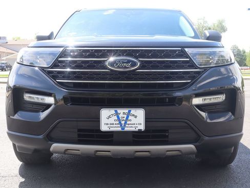 Used 2021 Ford Explorer XLT w/ Equipment Group 202A AWD/4WD image 13