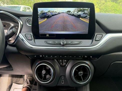 Used 2025 Chevrolet Blazer LT FWD image 6