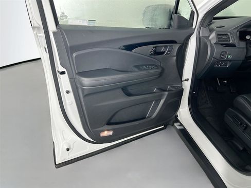 Used 2023 Honda Passport Elite image 16