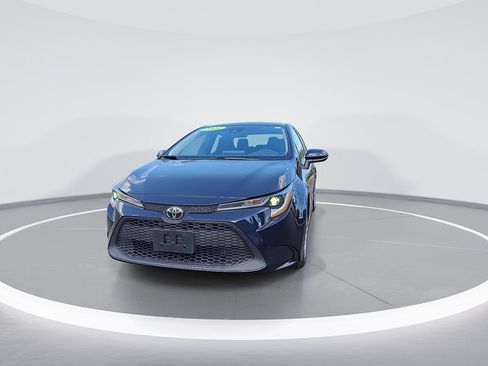 Used 2020 Toyota Corolla LE FWD image 3