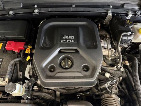Used 2022 Jeep Wrangler Unlimited Sahara w/ Cold Weather Group AWD/4WD image 9