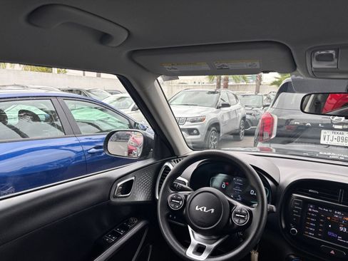 Used 2025 Kia Soul LX w/ LX Technology Package FWD image 32