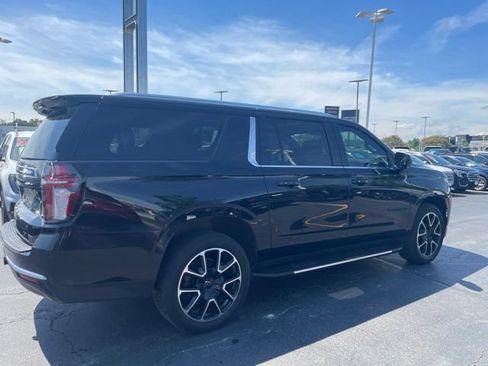 Used 2021 Chevrolet Suburban LT AWD/4WD image 2