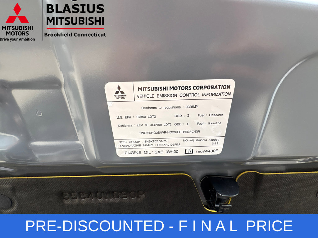 Used 2025 Mitsubishi Outlander AWD image 77
