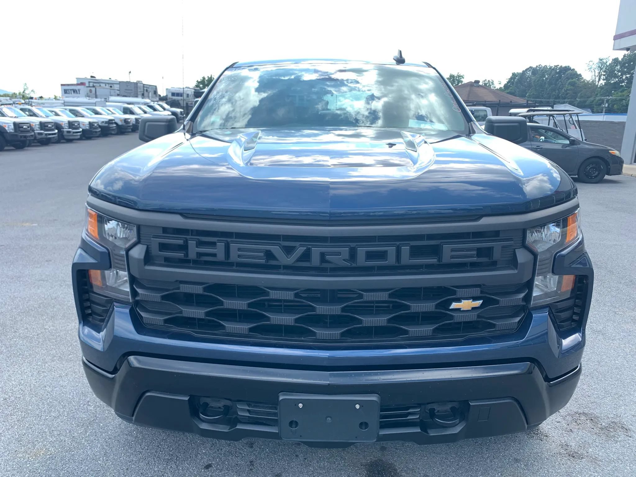 Used 2023 Chevrolet Silverado 1500 W/T w/ Trailering Package AWD/4WD image 2