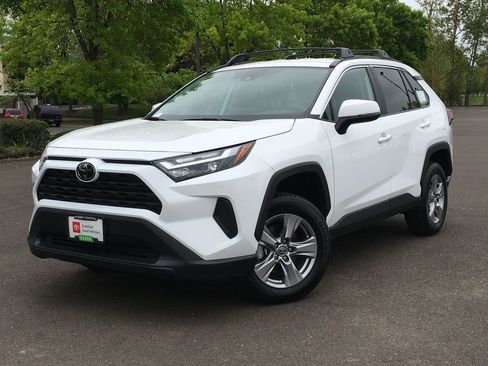 Used 2025 Toyota RAV4 XLE AWD/4WD image 1