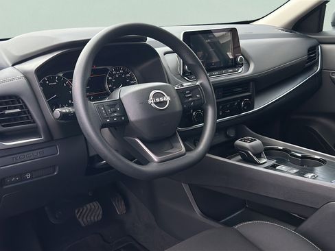 Used 2026 Nissan Rogue S FWD image 10