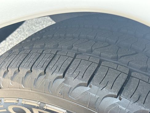 Used 2021 Jeep Grand Cherokee Laredo X AWD/4WD image 9