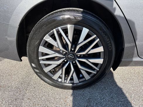 Used 2025 Nissan Altima 2.5 SV FWD image 30