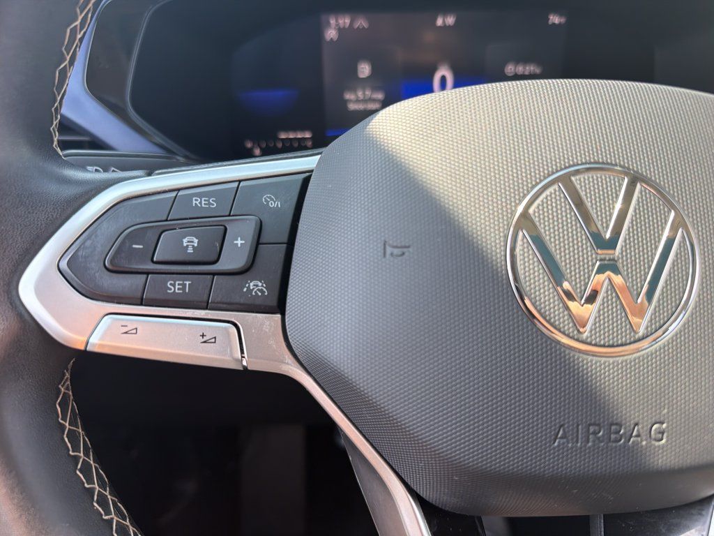 Certified 2023 Volkswagen Taos SE w/ Panoramic Sunroof Package AWD/4WD image 13