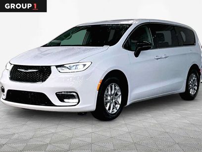 Used 2024 Chrysler Pacifica Touring-L