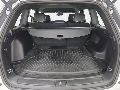 Used 2023 Jeep Grand Cherokee Altitude image 34