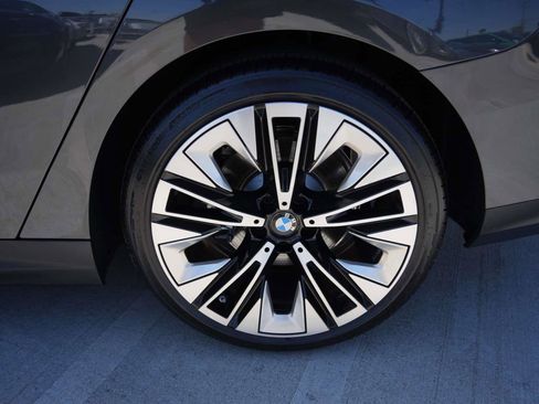 Used 2026 BMW 530i w/ Premium Package RWD image 6