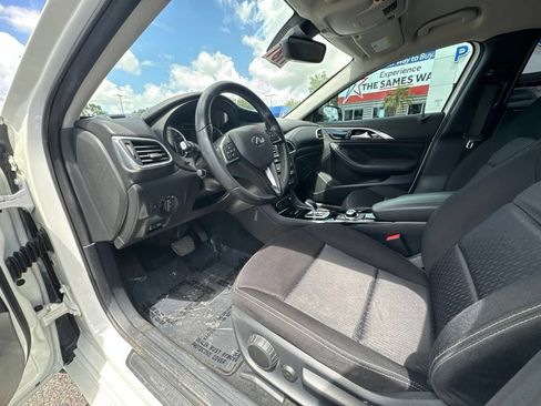 Used 2018 INFINITI QX30 FWD image 13