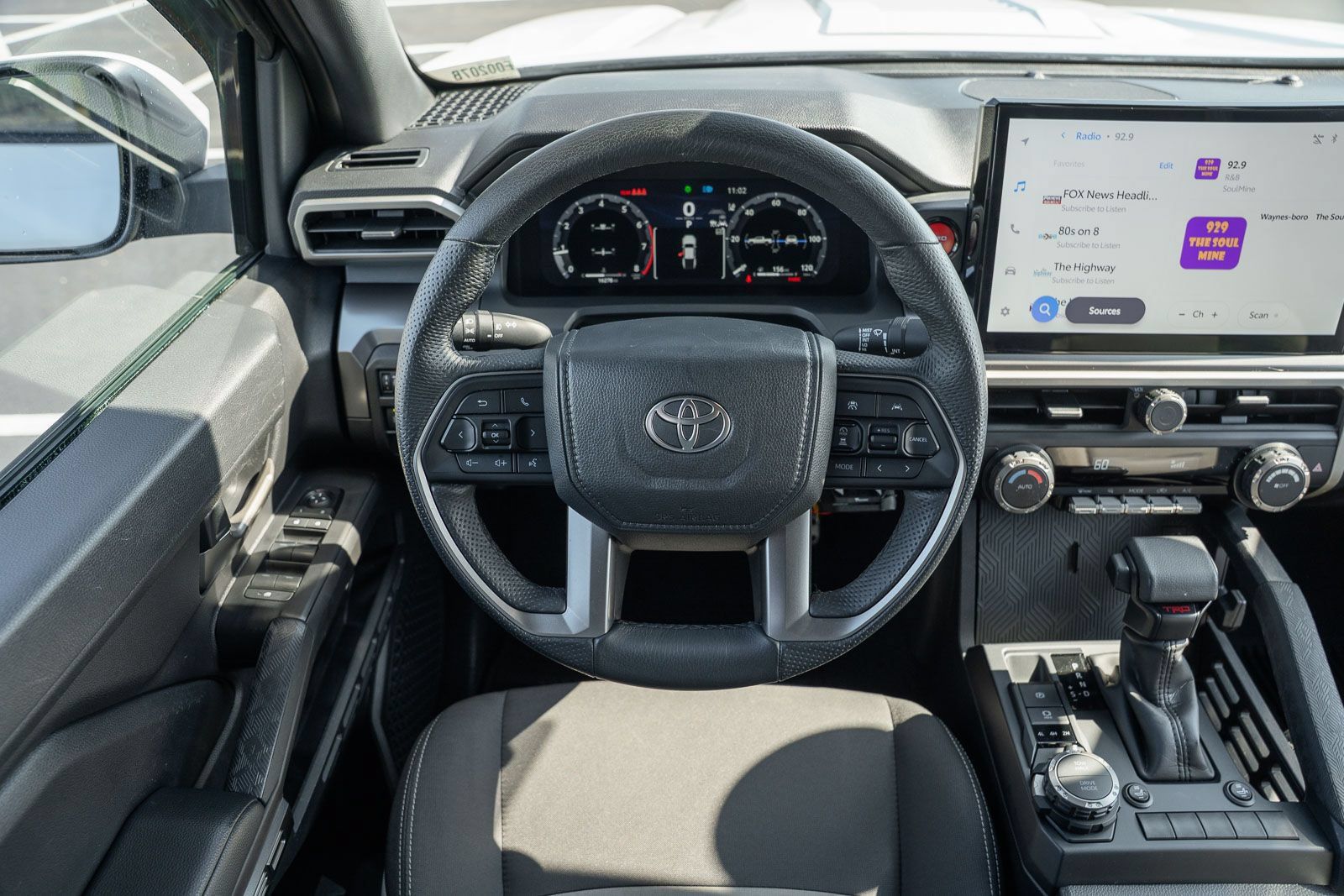 Used 2025 Toyota Tacoma TRD Sport AWD/4WD image 26