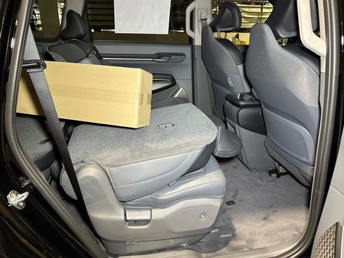 New 2026 Kia EV9 Wind image 14