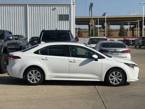Used 2025 Toyota Corolla LE FWD image 3
