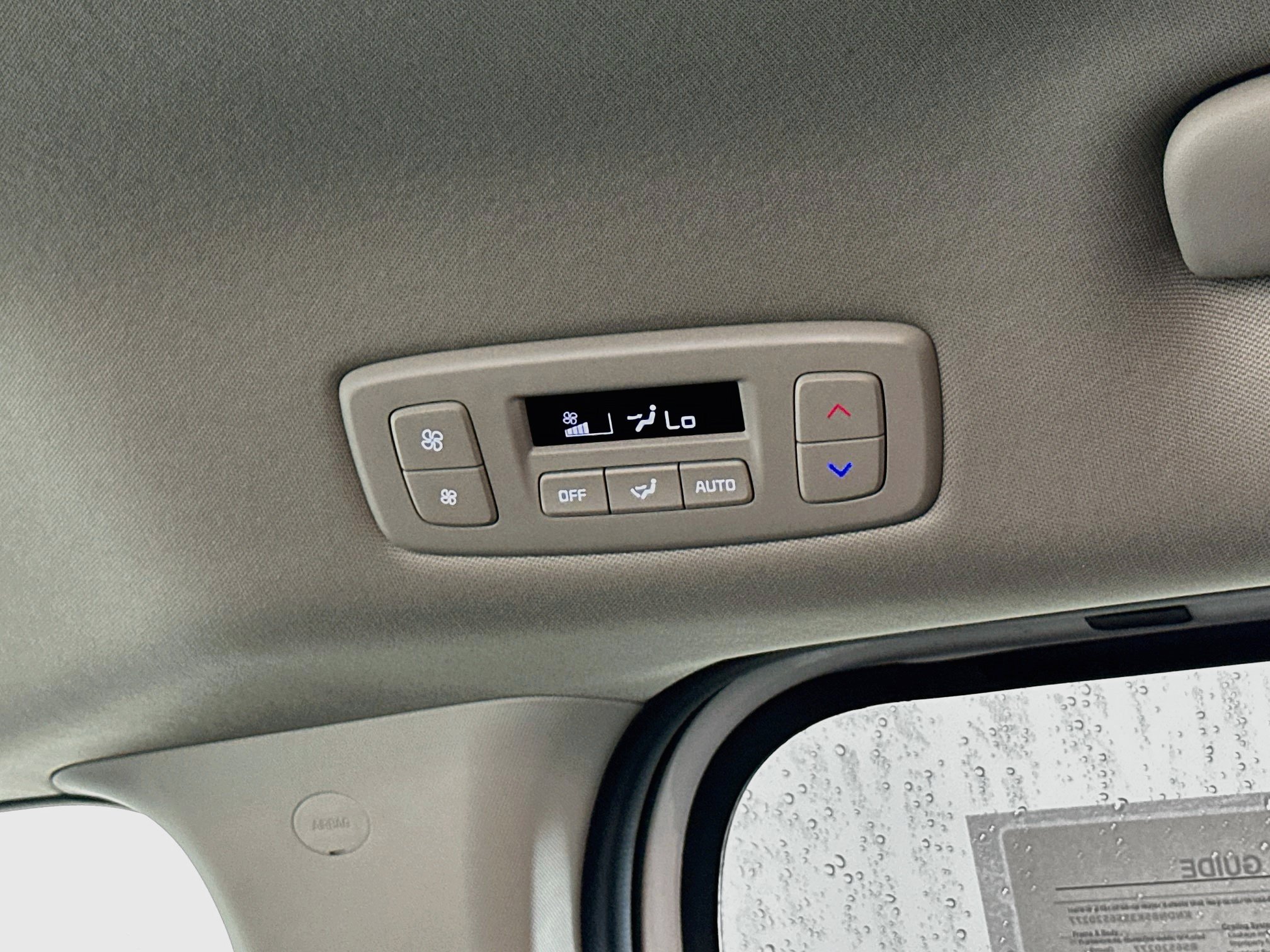 Used 2025 Kia Carnival FWD image 27