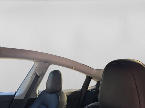 Used 2022 Tesla Model Y Long Range AWD/4WD image 17