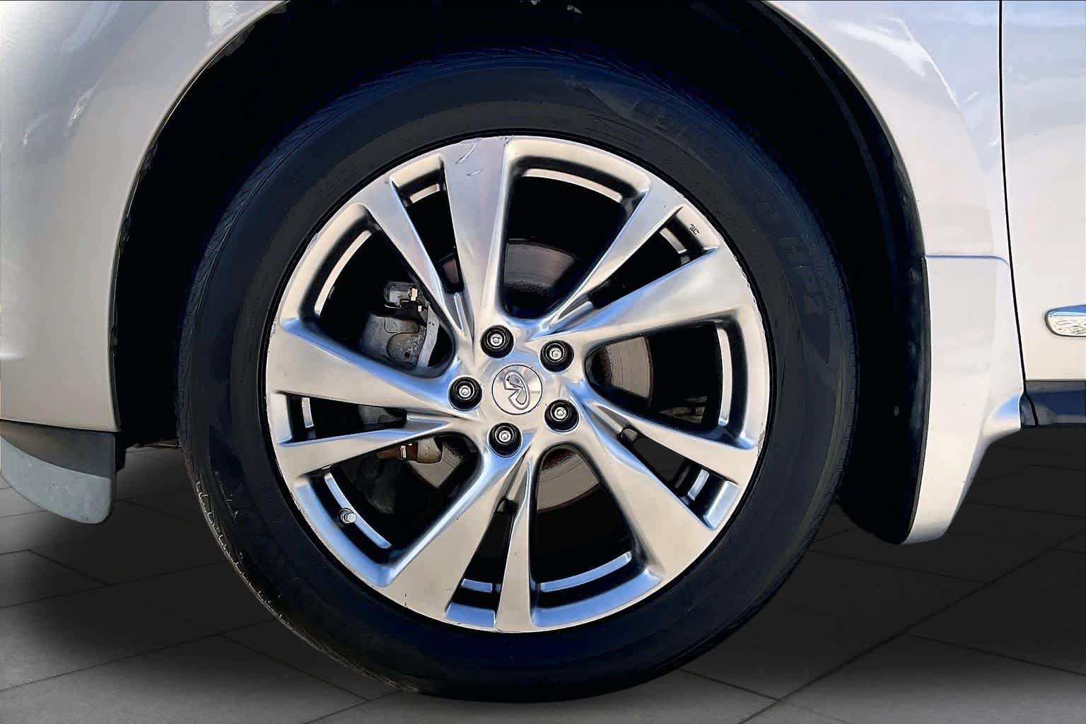 Used 2013 INFINITI JX35 AWD w/ Premium Pkg image 11