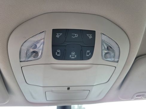 Used 2023 Chrysler Pacifica Touring-L image 31
