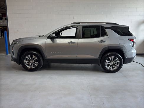 Used 2025 Chevrolet Equinox LT w/ Convenience Package II AWD/4WD image 2