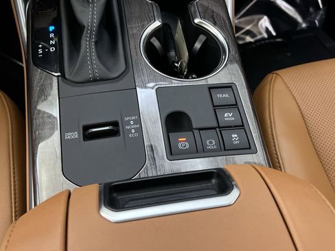 Used 2025 Toyota Highlander Platinum AWD/4WD image 31