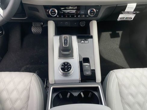 New 2025 Mitsubishi Outlander SEL image 22