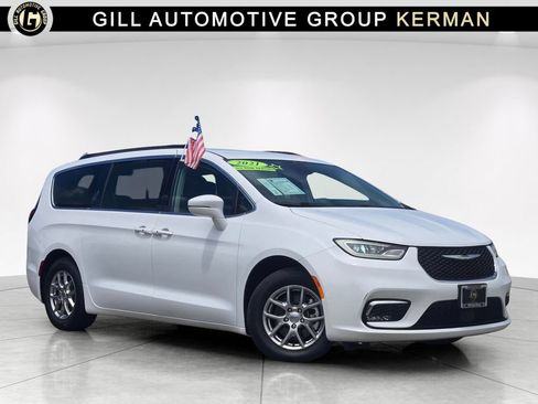 Used 2021 Chrysler Pacifica Touring FWD image 1