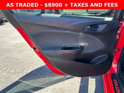 Used 2018 Chevrolet Cruze LT w/ Convenience Package image 13