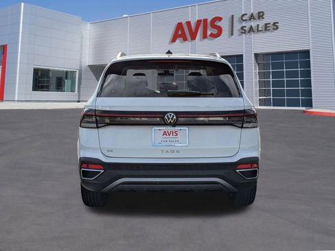 Used 2025 Volkswagen Taos SE FWD image 7