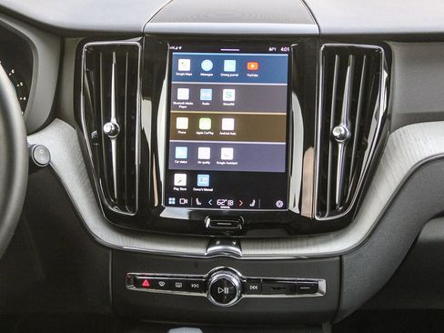 Used 2025 Volvo XC60 B5 Plus image 14