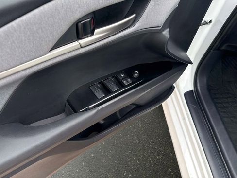 Used 2025 Toyota Camry LE w/ Convenience Package image 15