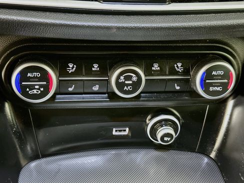 Used 2023 Alfa Romeo Stelvio Veloce AWD/4WD image 24
