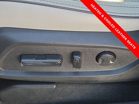 Used 2025 Honda Pilot Elite image 16