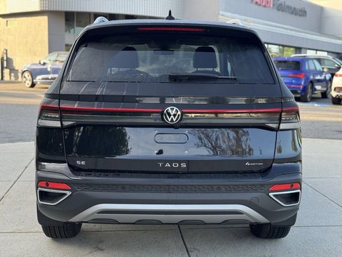New 2025 Volkswagen Taos SE image 10