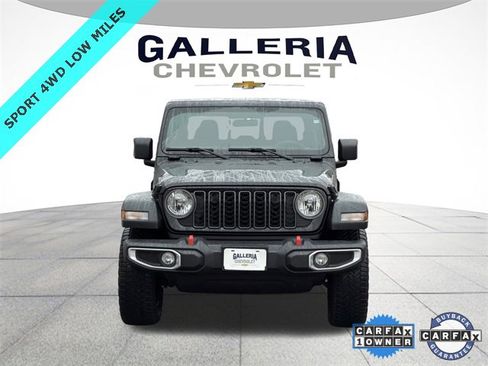 Used 2025 Jeep Gladiator Sport image 3