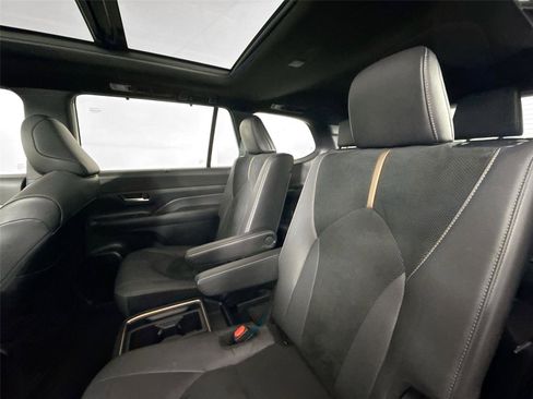 Used 2024 Toyota Grand Highlander AWD Hybrid image 32