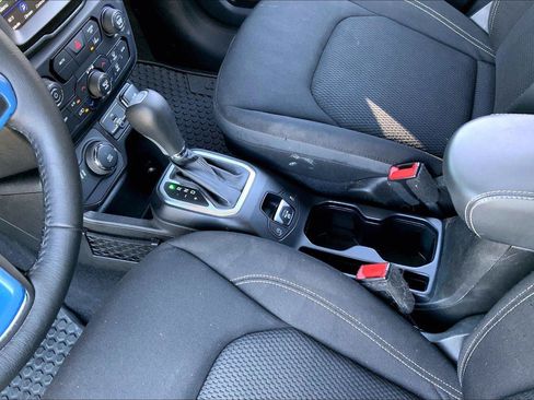 Used 2023 Jeep Renegade Altitude w/ Convenience Group I AWD/4WD image 16