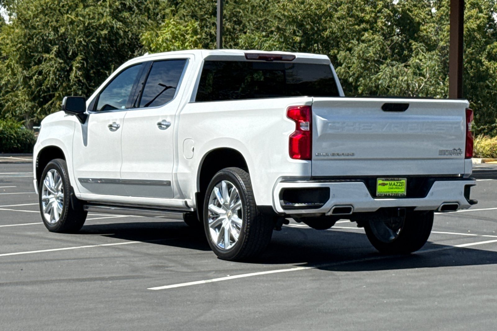Used 2024 Chevrolet Silverado 1500 High Country w/ High Country Premium Package AWD/4WD image 3