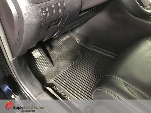 Used 2017 Toyota Highlander XLE image 10