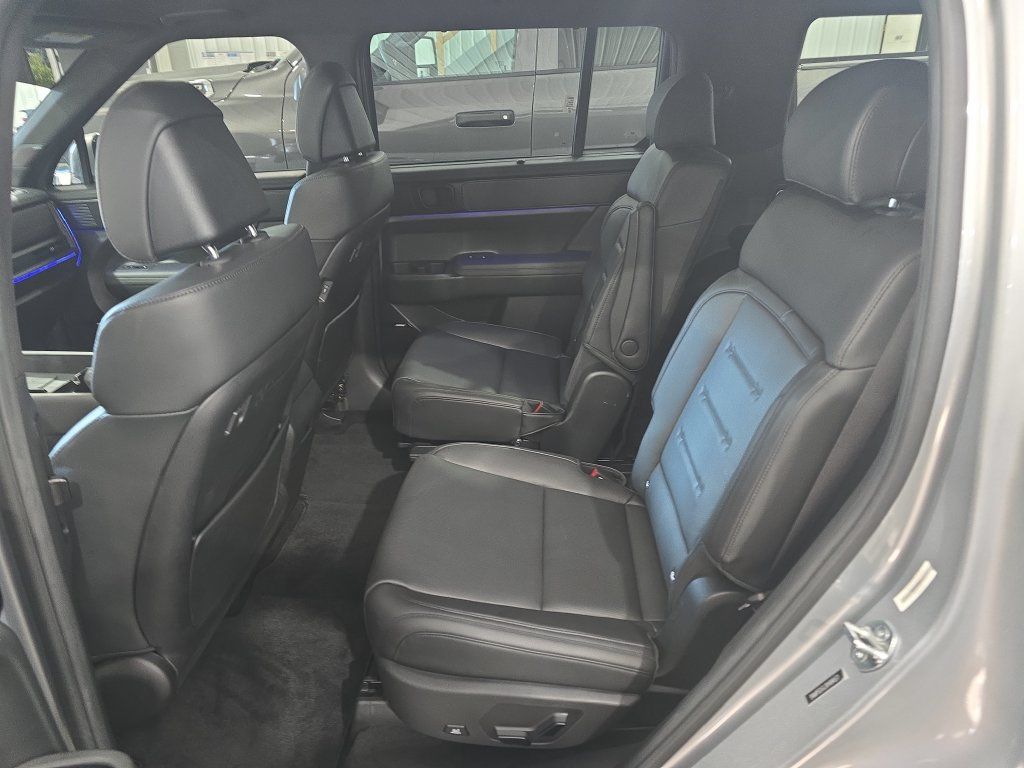 Used 2024 Hyundai Santa Fe Calligraphy AWD/4WD image 14