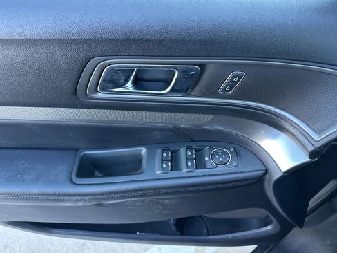 Used 2019 Ford Explorer XLT w/ Equipment Group 202A image 11