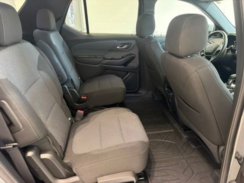 Used 2023 Chevrolet Traverse LT FWD image 12