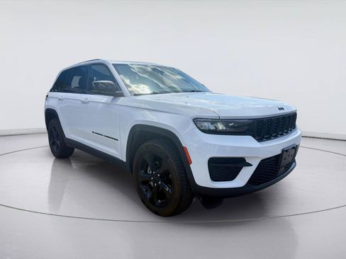 Used 2023 Jeep Grand Cherokee Altitude RWD image 1