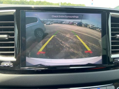 Used 2024 Chrysler Pacifica Touring-L FWD image 33
