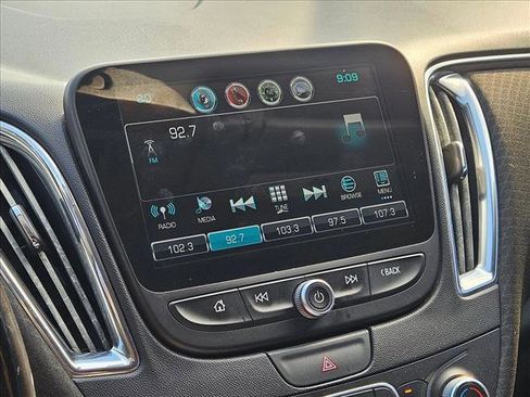 Used 2018 Chevrolet Malibu LT FWD image 11