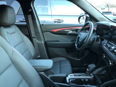 Certified 2025 Chevrolet TrailBlazer RS w/ Convenience Package image 9